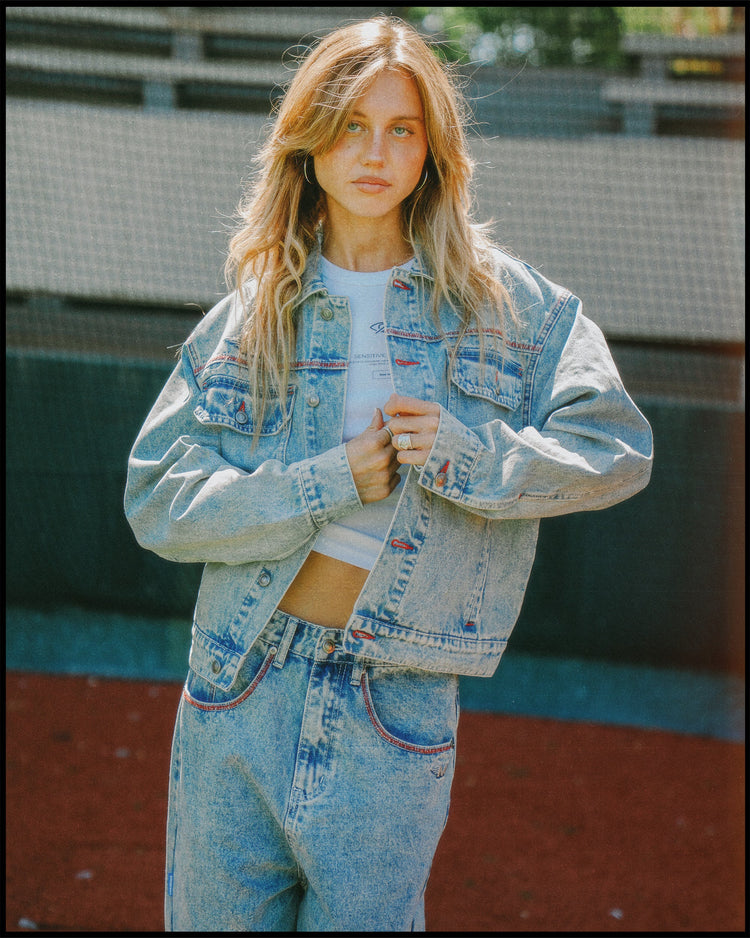 [woman]